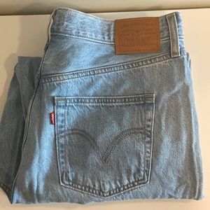 Levi’s High Loose Taper light wash denim